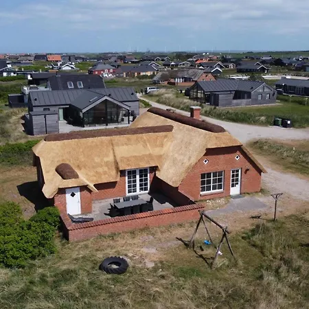 Holiday home Thatched House With And Pool By The Sea - Sj67