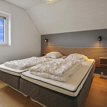 Thatched House With And Pool By The Sea - Sj67 Holiday home *