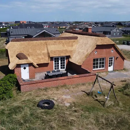 Thatched House With And Pool By The Sea - Sj67 هاربور
