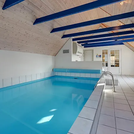 Tatil Evi Thatched House With And Pool By The Sea - Sj67
